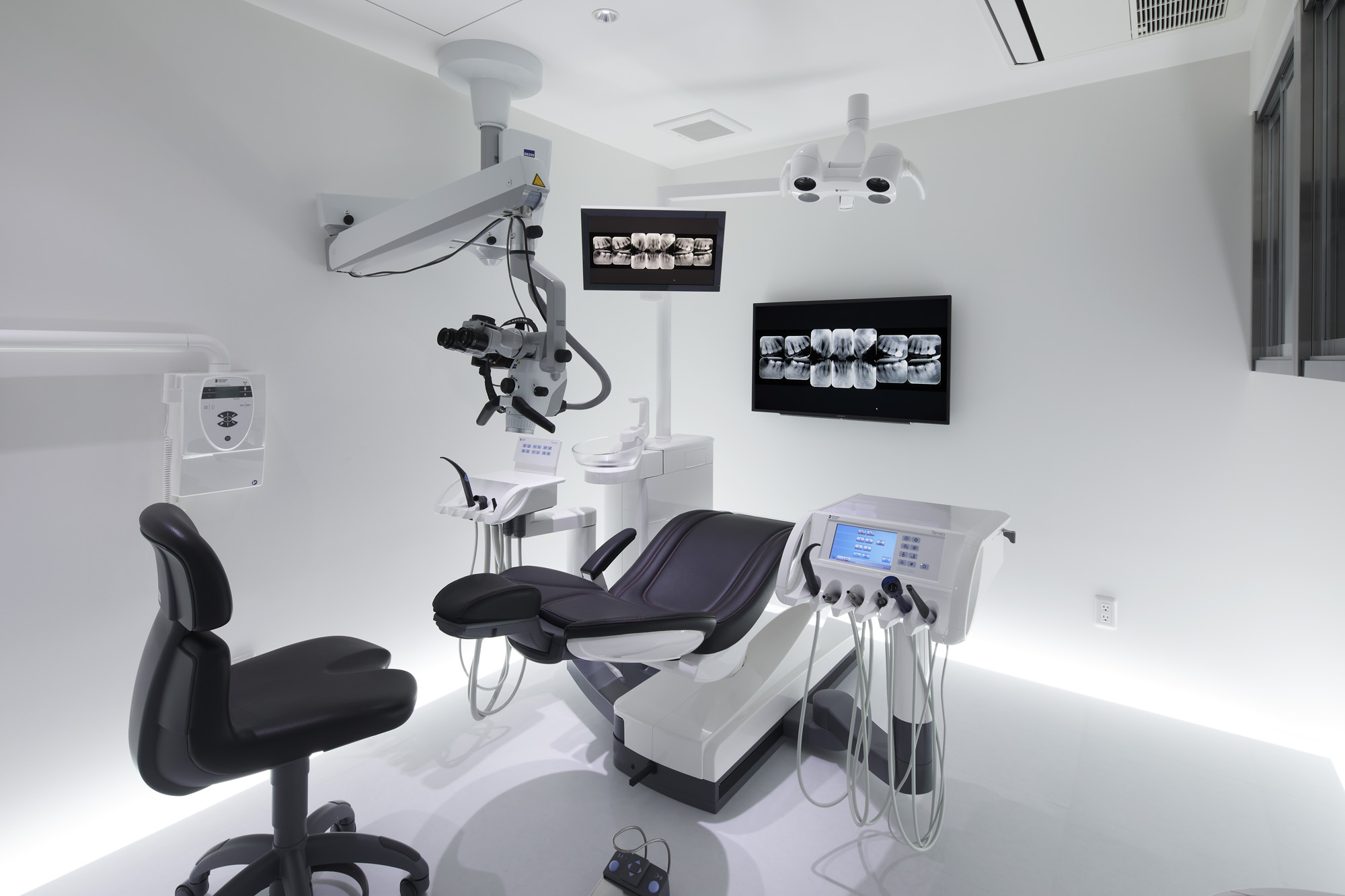 特診室 完全個室の診察室となっております。 ご自身の口腔内を最新の設備にて確認をしながら治療をすることができます。